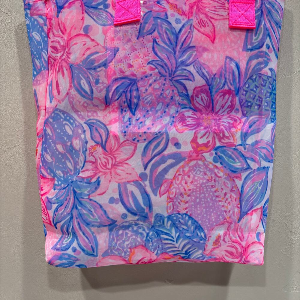 Lilly Pulitzer Mesh Tote Beach Bag in Pink Isle Snappy Turtle - Picture 3 of 7